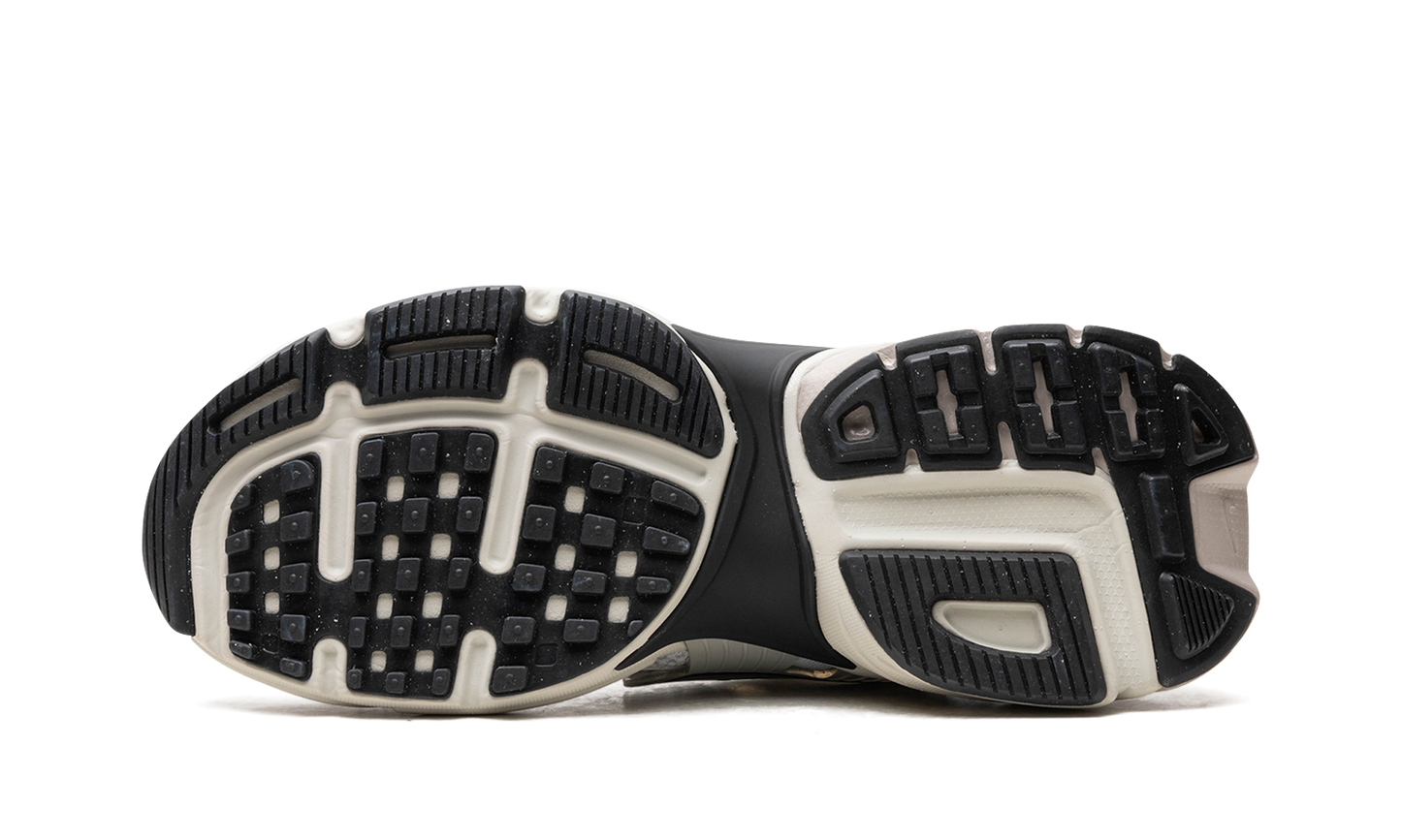 V2K Run WMNS"Pure Platinum/ Chrome" FN6703 002