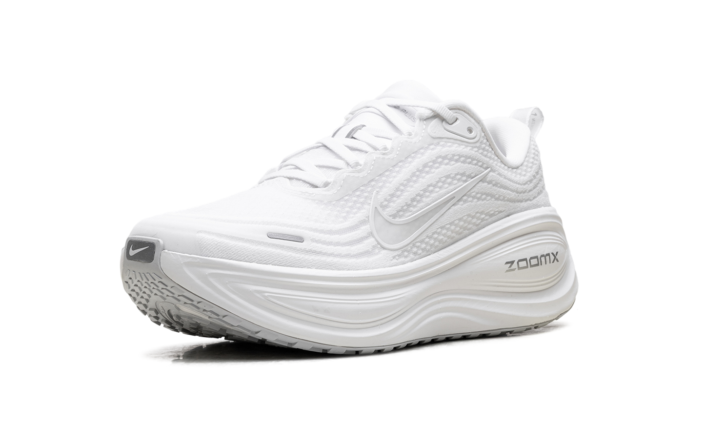 Vomero Plus WMNS"Triple White" HV8154 102
