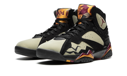 7 SE "Black Olive" DN9782 001