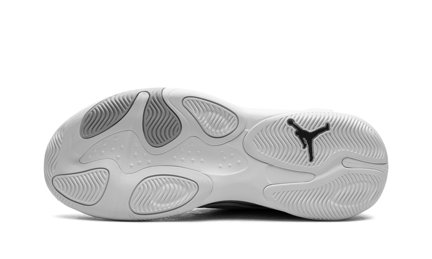Max Aura 4 "Cool Grey" DN3687 005