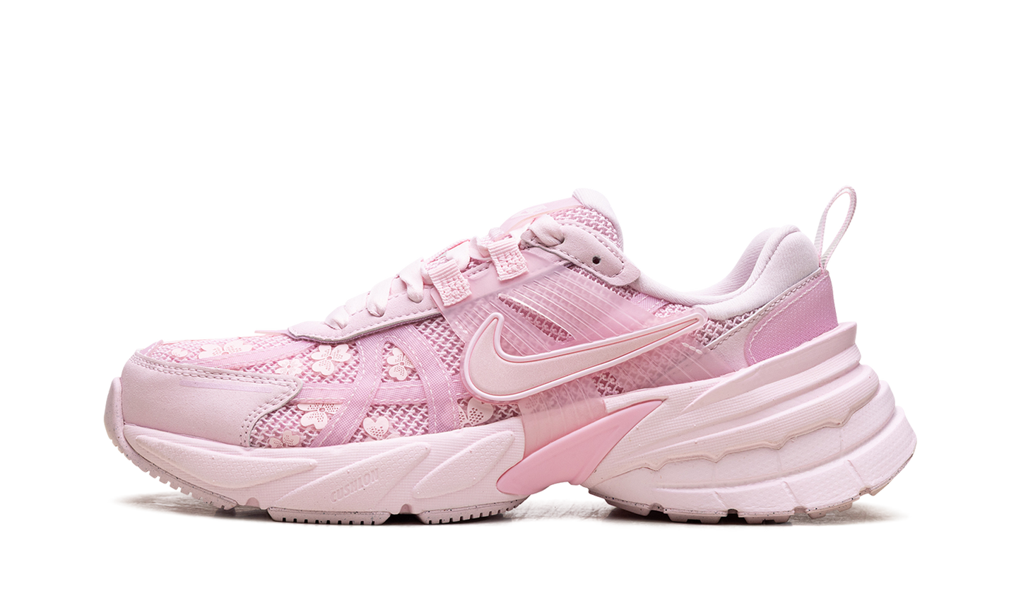 V2K Run WMNS"Pink Foam Arctic Pink" HJ5269 600